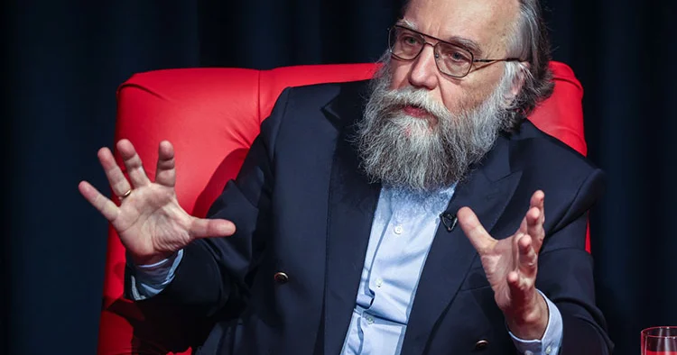 “Forbes” rusiyalı məşhurların piar alətinə çevrildi