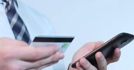 “Telefonu ver, danışıb qaytaracağam” deyən müştəri taksi sürücüsünün başına oyun açdı (Video)