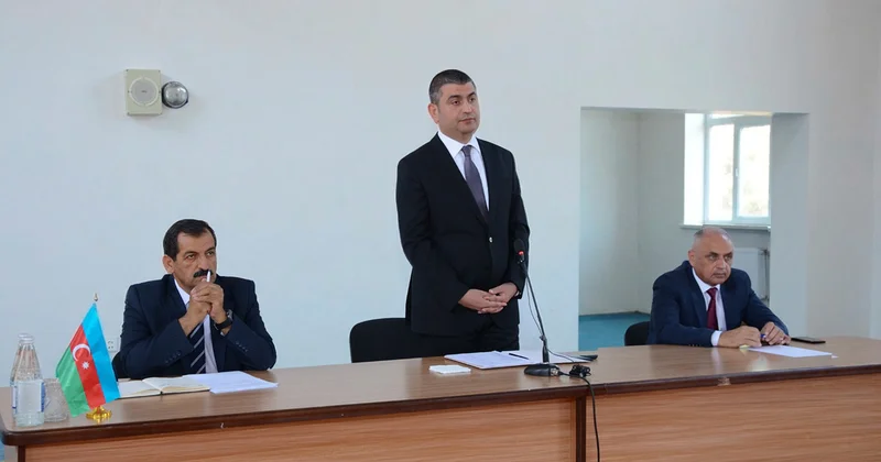 Elşən Həsənli Kürdəmirdə sakinlərlə görüşdü Fotolar