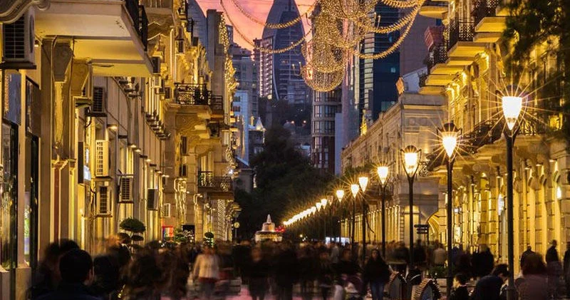 Torqovı da 12 yaşlı qız turisti qarət etdi, atası həbs olundu