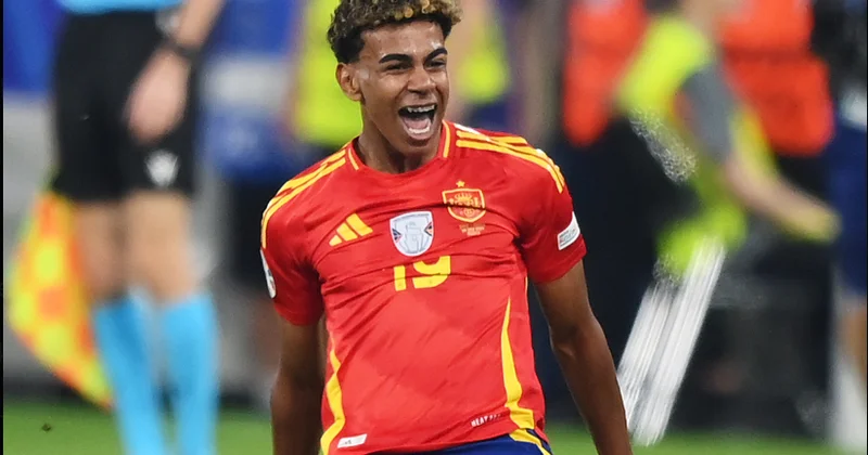 16 yaşında futbol tarixinə düşdü