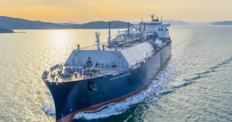 Hörmüz boğazında LNG daşıyan gəmi hücuma məruz qalıb