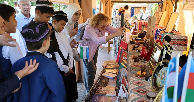 Kokand şəhərində keçirilən festival çərçivəsində iştirakçı dövlətlərin sərgisi keçirilib