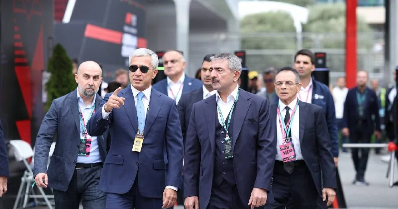 Məmurlar, generallar Formula 1 ə gəldi FOTOLAR