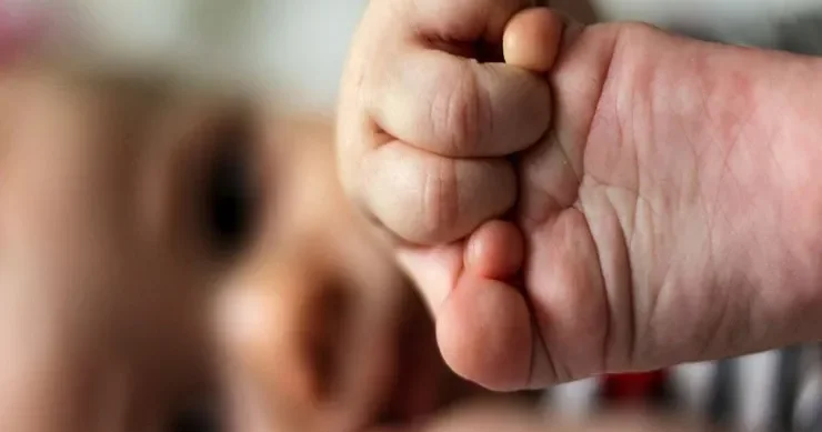 Qız doğulduğu üçün diri diri bataqlığa basdırıldı: Körpənin dəhşətli HEKAYƏSİ