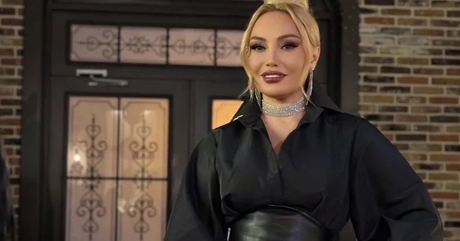 Tanınmış müğənnidən ŞOK AÇIQLAMA: Ayda 30 manata şərh yazırlar