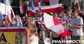 Polşada insanlar ayağa qalxdı VİDEO