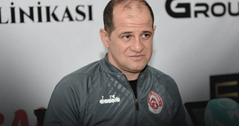“Penalti verəndə qırmızı vərəqə verməzlər” Elmar Baxşıyev