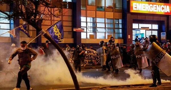 Daha bir ölkədə Z nəsli ayağa qalxdı: Kütləvi aksiyalar...