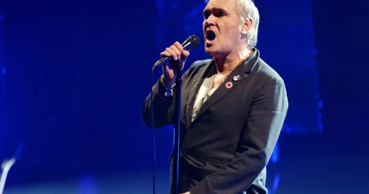 Ölümlə təhdid edildi, konsertlərini təxirə saldı