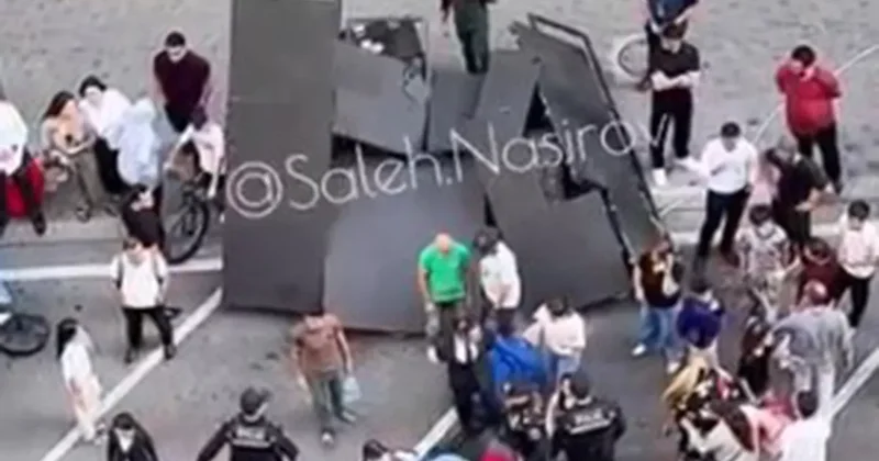 В Баку на голову женщины рухнул огромный монитор ВИДЕО