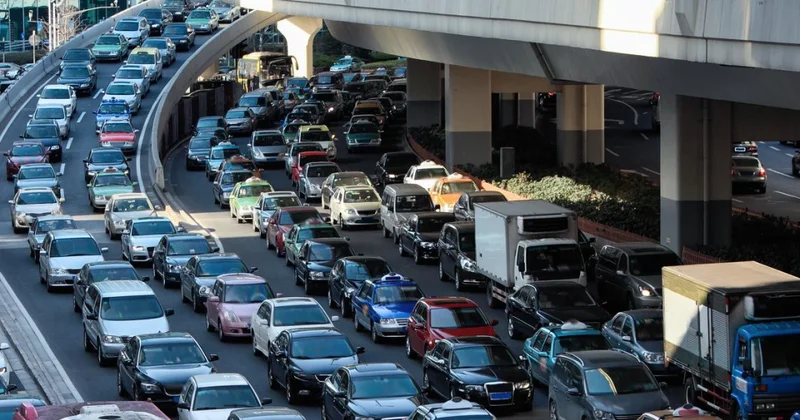 Tıxacda “boğulan” Bakı: Çıxış yolu nədir?