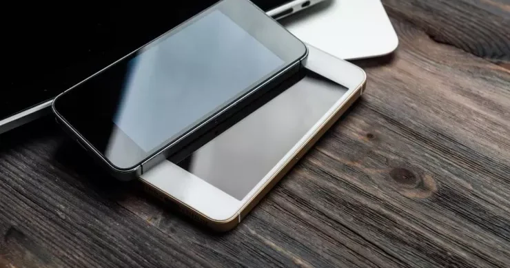 Köhnə telefonu müşahidə kamerasına çevirmək olar Beş dəqiqəyə hazırdır