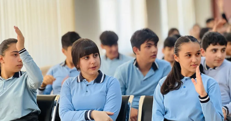 “Dövlət ümumi təhsil müəssisəsi təhsilalanlarının geyim formalarının təsvirləri”ndə dəyişiklik edilib