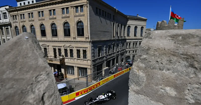 “Racing Bulls“ komandası “Formula 1“in Bakı mərhələsi üçün qeyri adi poster nümayiş etdirib