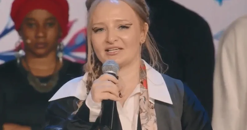 O, Putinin qızıdır?