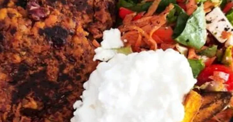 Ətsiz və proteinlə zəngin burger resepti: Cəmi 25 dəqiqəyə hazırlanır
