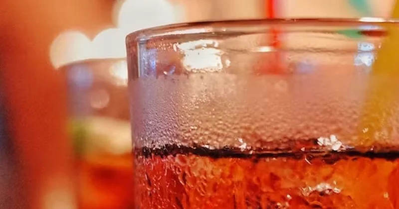Qazlı içkilər içənin mədəaltı vəzisi çökür Xəbərdarlıq