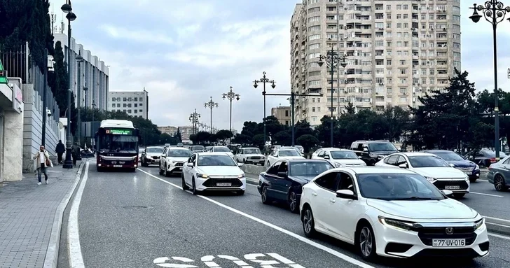 В Баку появились новые выделенные полосы для автобусов