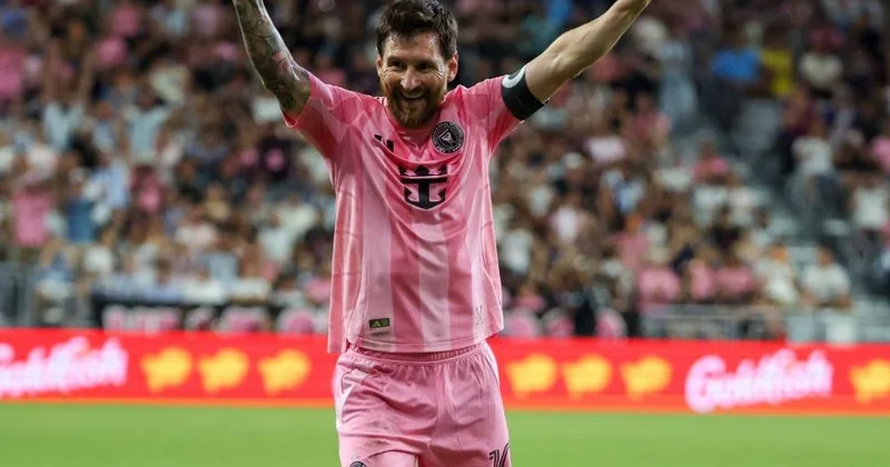 Messi 930 cu qolunu vurdu