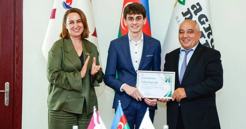 APEPEA yüksək balla Baytarlıq təbabəti fakültəsini seçmiş gəncə təqaüd ayırıb FOTO