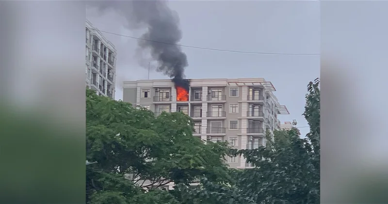 Пожар охватил многоэтажный дом в Баку ВИДЕО