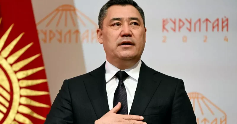 Жапарову подарили ковбойскую шляпу