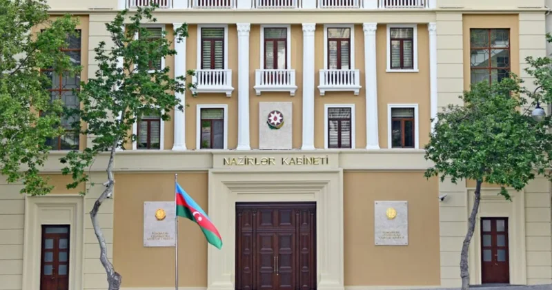 Nazirlər Kabineti şagirdlərin geyim formasının standartlarını təsdiqləyib
