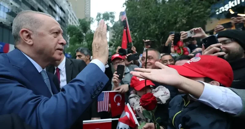Ərdoğan 4 saat yağış altında gözləyən ailəni yanına çağırdı
