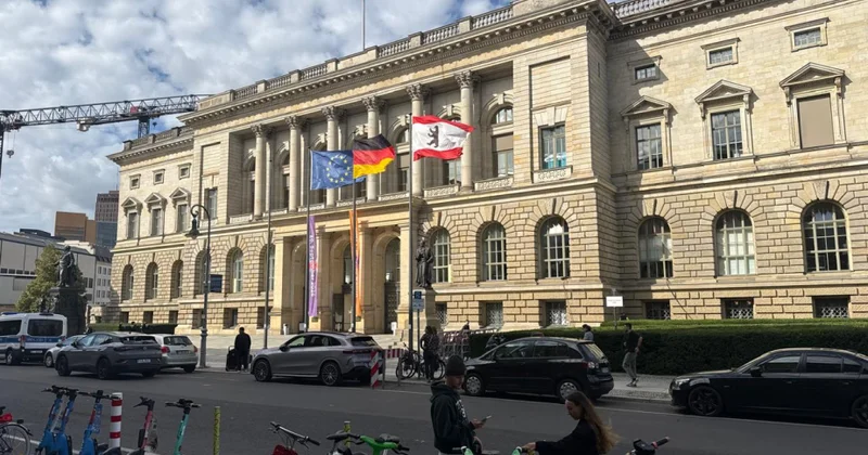 Almaniyada regional seçkilərin nəticələri ölkənin siyasi gündəmində ciddi müzakirələrə səbəb olub