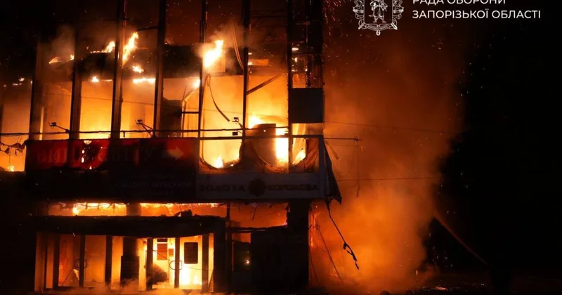 Rusiya ordusu Zaporojyeyə zərbə endirdi: Yaralılar var FOTO VİDEO
