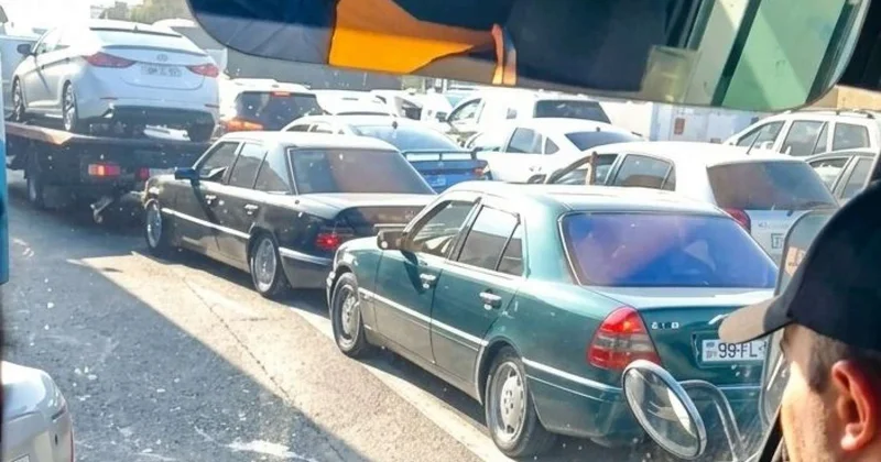 Sürücülər maşınlarını tərk etdi Bakı Sumqayıt yolunda güclü tıxac VİDEO