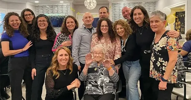 100 yaşlı qadın uzunömürlülüyünün sirlərini açıqladı