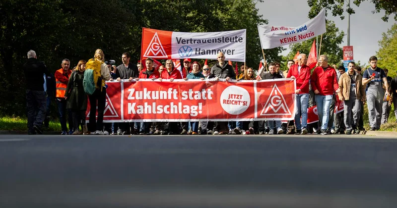 Работники автопрома Германии взбунтовались против массовых увольнений