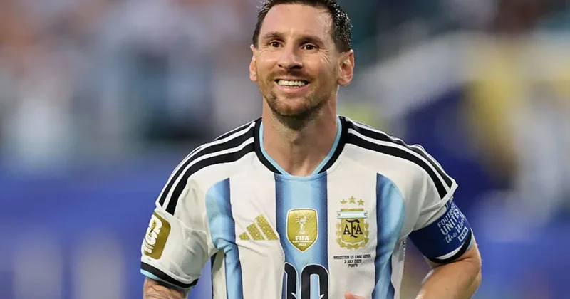 Messi Argentina millisindəki son matçı üçün xüsusi forma təqdim etdi VİDEO