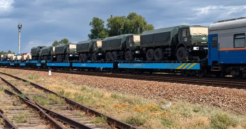 Казахстан перебрасывает военную технику в Россию
