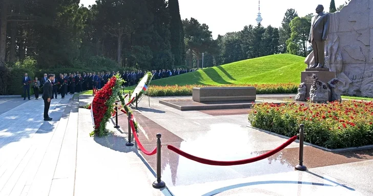Коллектив SOCAR почтил память Гейдара Алиева и шехидов