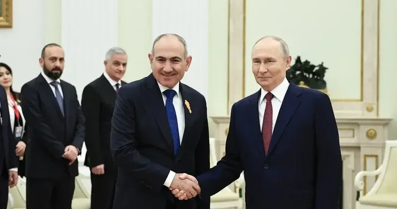 Putin Paşinyanı iki cümlə ilə təbrik etdi