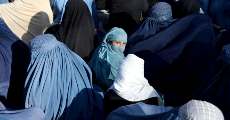 İtaliyada məktəblərdə niqab və burqaya qadağa planlaşdırılır