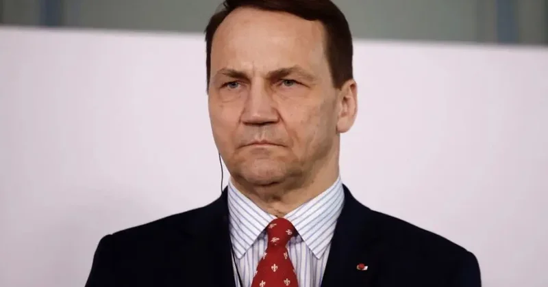 Polşa XİN rəhbərindən Putinə hava məkanından keçməməsi ilə bağlı xəbərdarlıq
