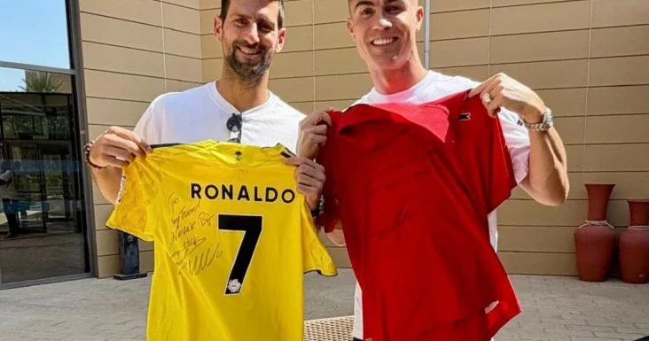 Novak Cokoviçlə Kriştiano Ronaldo bir birilərinə imzalı forma hədiyyə ediblər FOTO