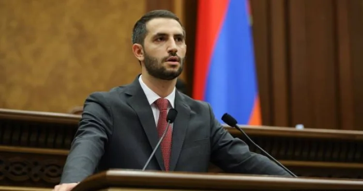 Rubinyan müxalifəti Gümrü merini müdafiə etdiyinə görə hədələyib