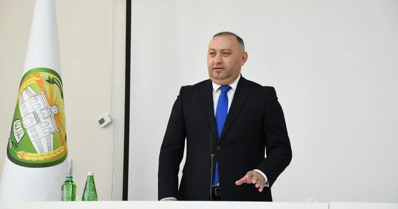 Zəfər Qurbanov tələbələrlə görüşdü FOTOLAR