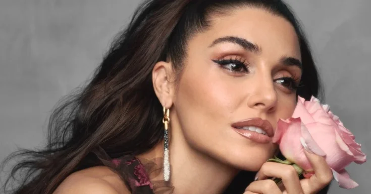 Hande Erçel yeni avtomobilinə 30 milyon ödədi Foto
