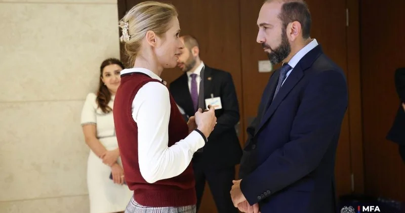 Mirzoyan Aİ nin diplomatiya rəhbəri ilə Azərbaycan Ermənistan münasibətlərini müzakirə edib