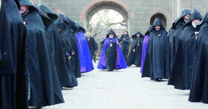 Ermənistanda keşişlərin ovu davam edir