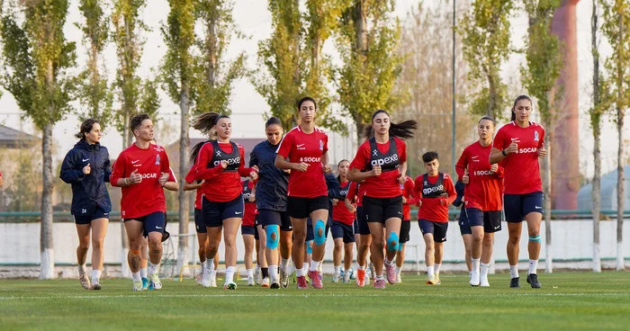 Qadın futbol millisinin Qazaxıstanda ilk məşqi FOTOREPORTAJ
