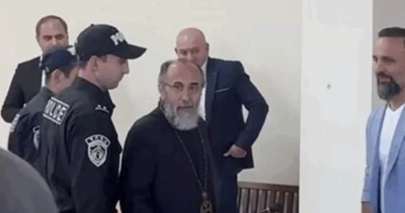 Arxiyepiskop Mikael üçün daha sərt cəza tələb edilir KONKRET