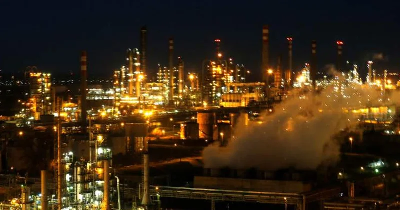Пожар на главном НПЗ Венгрии: он работает на российской нефти