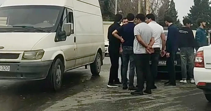 Maştağada qəza: “BMW” yük maşınıyla toqquşdu VİDEO